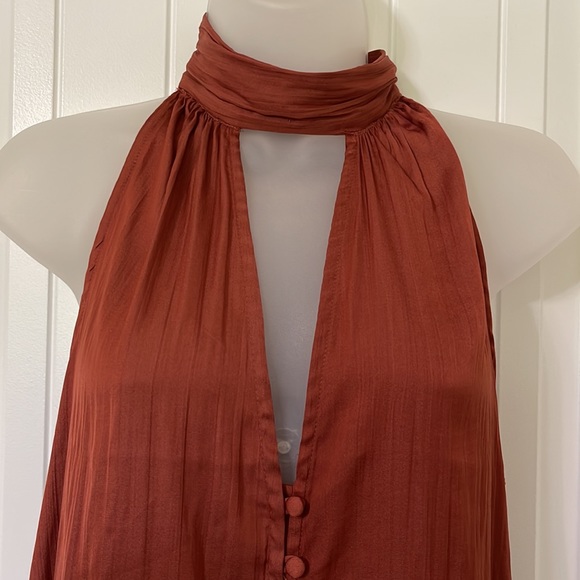 Anthropologie Cutout Halter Top in a gorgeous copper color. Size Small. - Picture 3 of 4